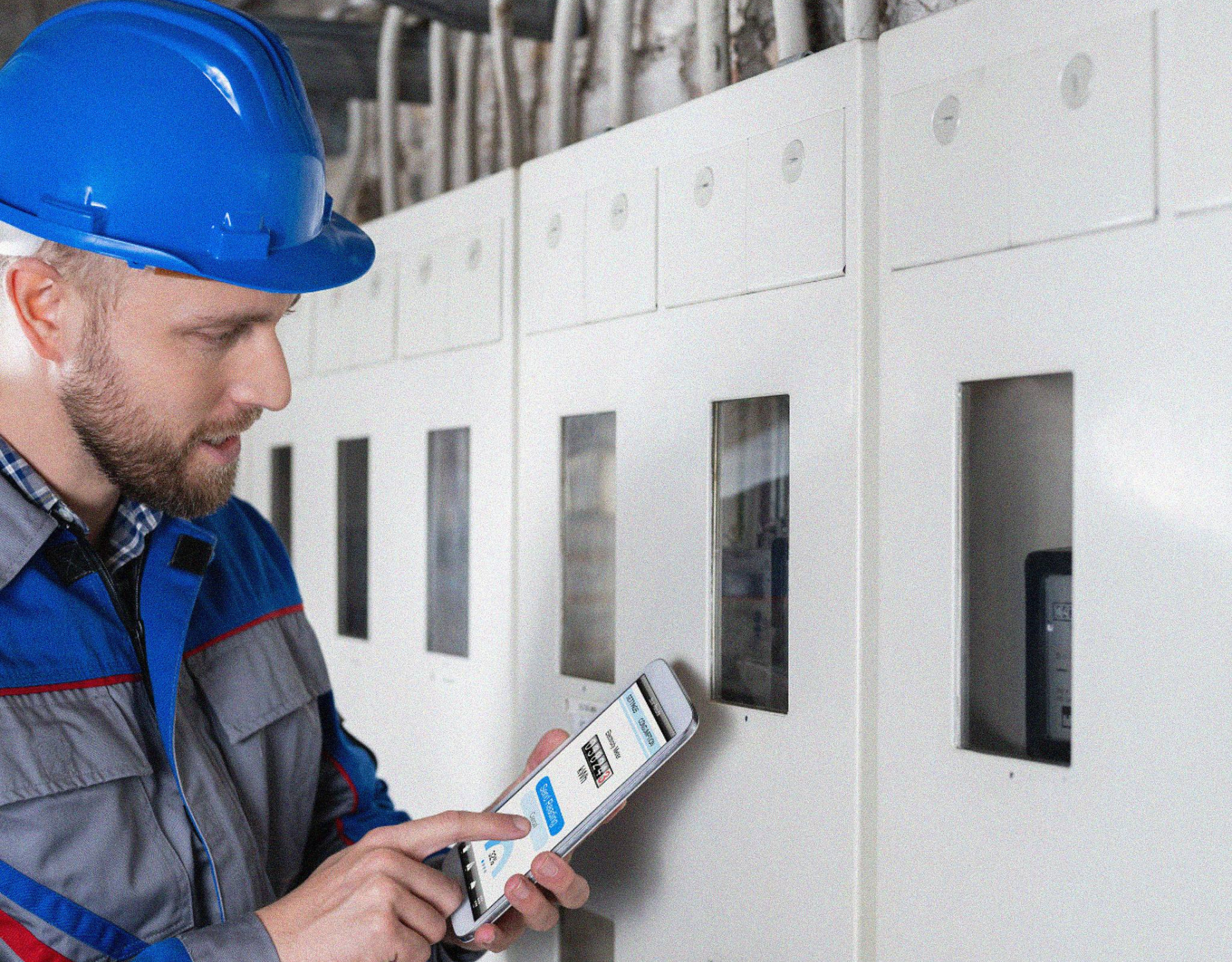 technician holding a tablet assessing an issue